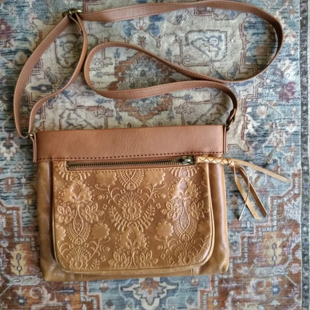 ✨ The Sak Tan Embossed Leather Crossbody Shoulder Bag ✨ - Picture 2 of 14